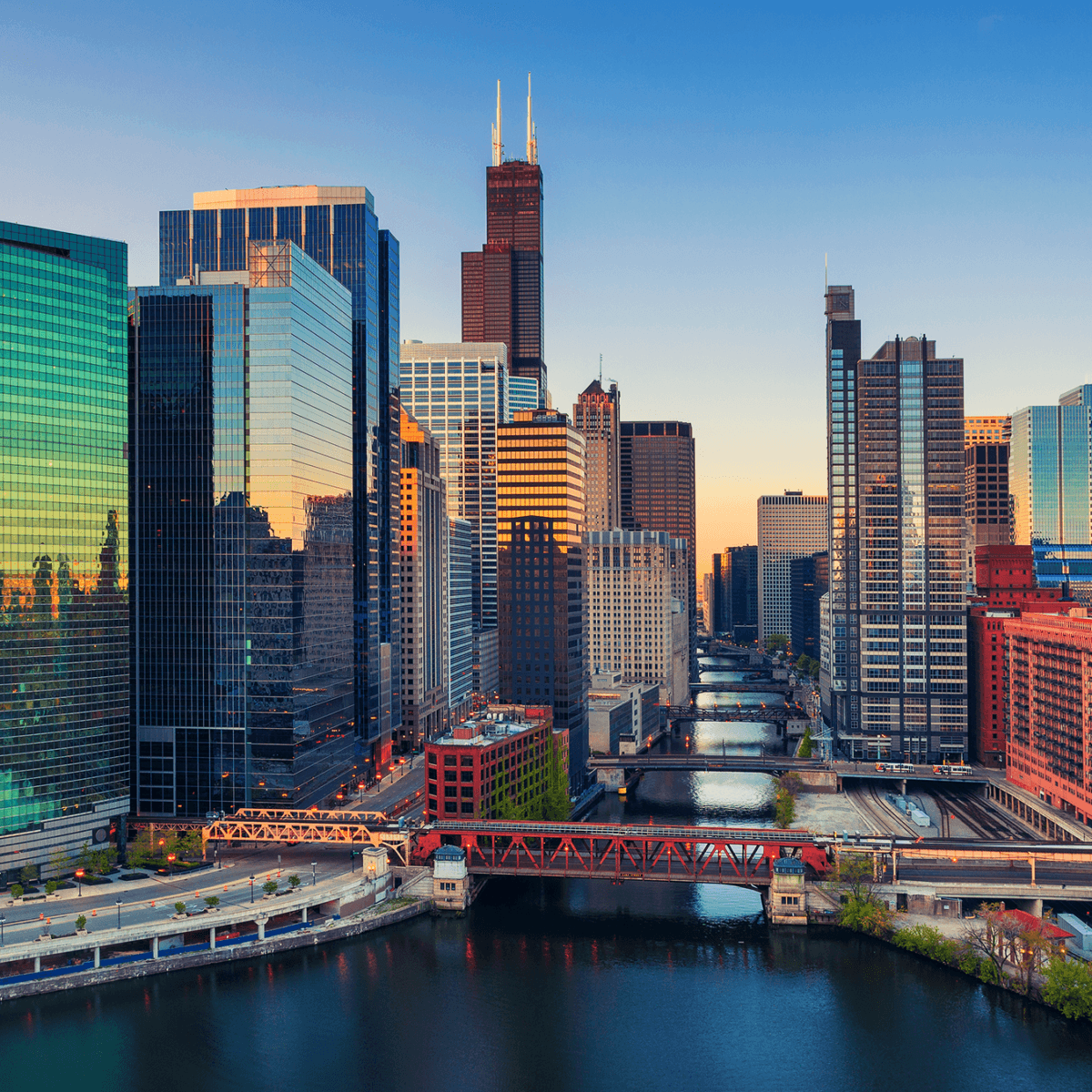 an image of the Chicago city skyline at sunset